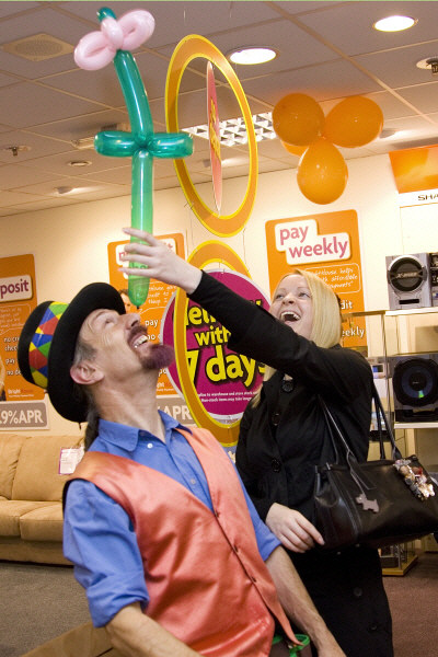 A customer has fun balencing a balloon on Kris's nose!!!